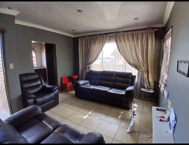 3 BEDROOM HOUSE FOR SALE IN SEBOKENG ZONE 17